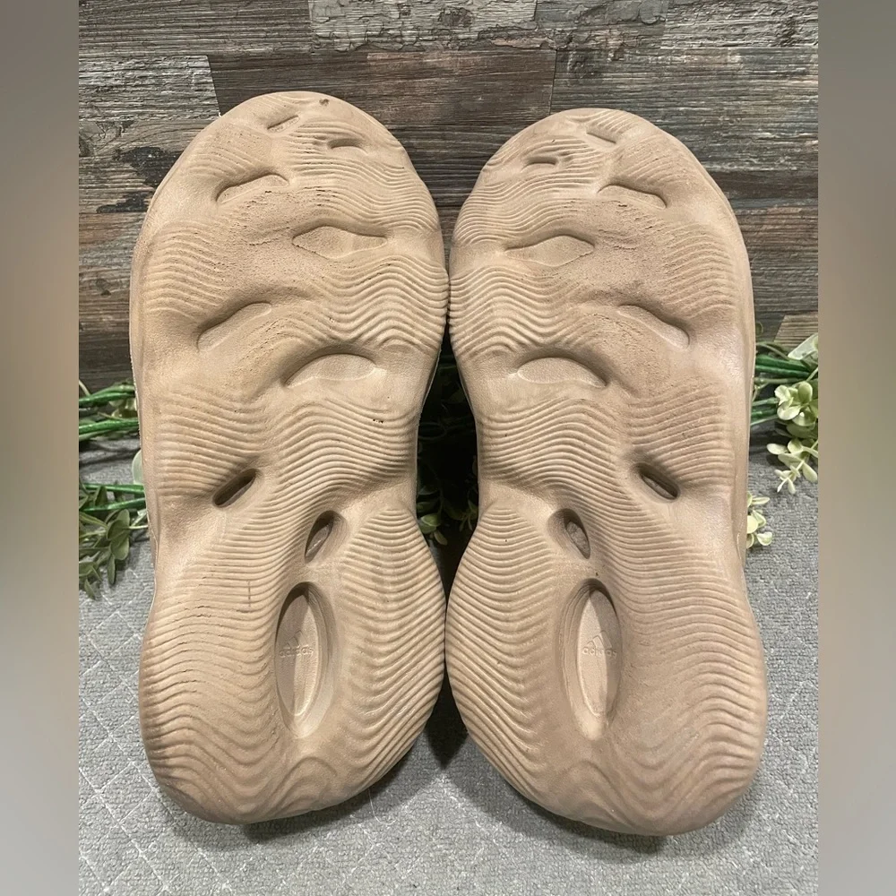 Yeezy Foam Runner “Stone Sage” Size 9 Men’s - Picture 7 of 8